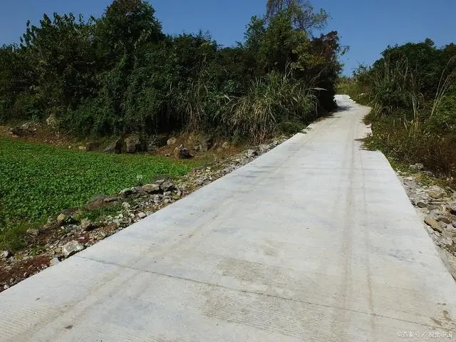 农村公路建设任务来了，分两个阶段建设，今年农村还有一些路要修
