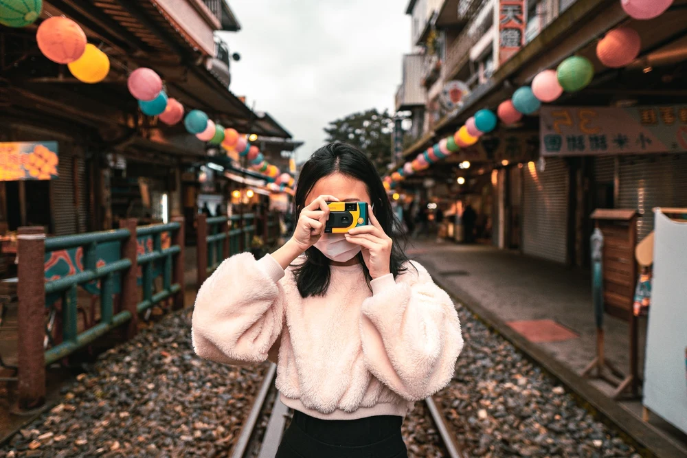 girl with camera in front of shifen old street